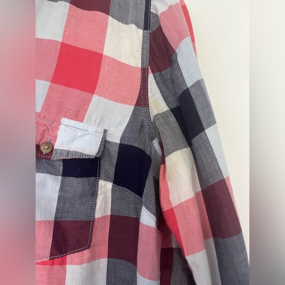 🌺 5/$30 🌺 H&M blue white and red plaid button down shirt - Picture 4 of 5